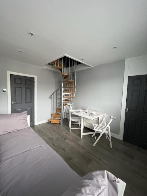 Ferienwohnung Superb Three Bed Garnant Duplex! Exterior foto